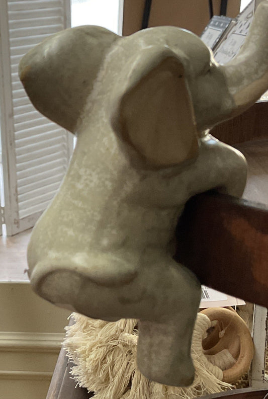 Climbing Elephant Pot Hanger 4"