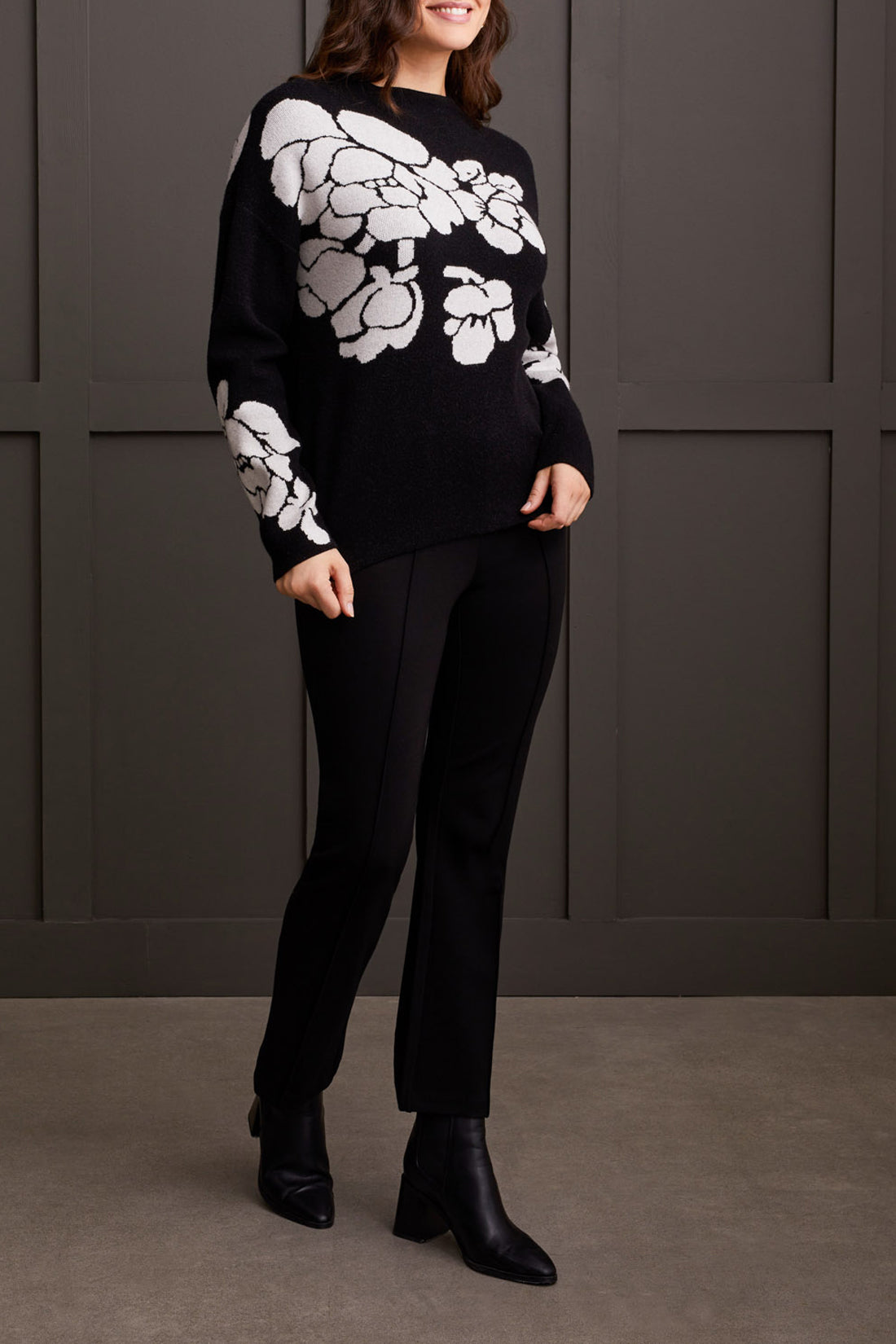 L/S Funnel Neck Swtr-Blk-1542O