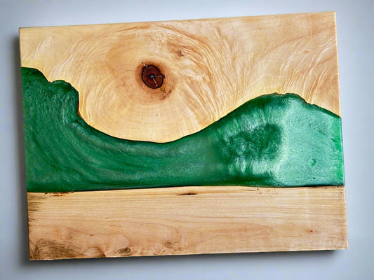 Wooden charcuterie with green resin