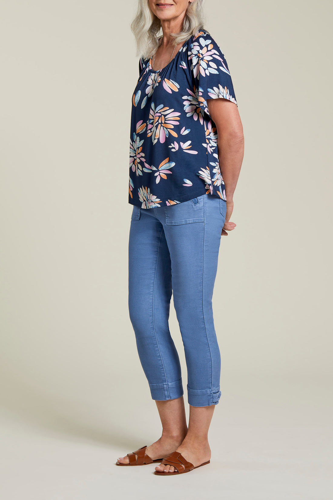 Pull on Capri w/ Side Tab at Hem - 1311O